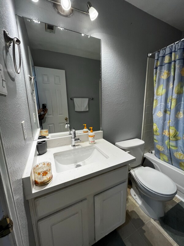 Foto del edificio - 1005 Betty Baker Cove