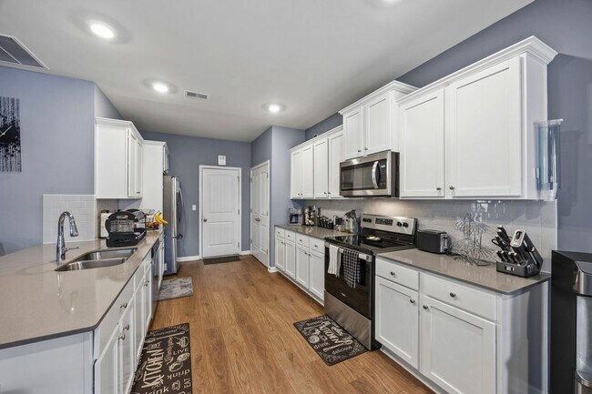 Building Photo - 324 Denton Way