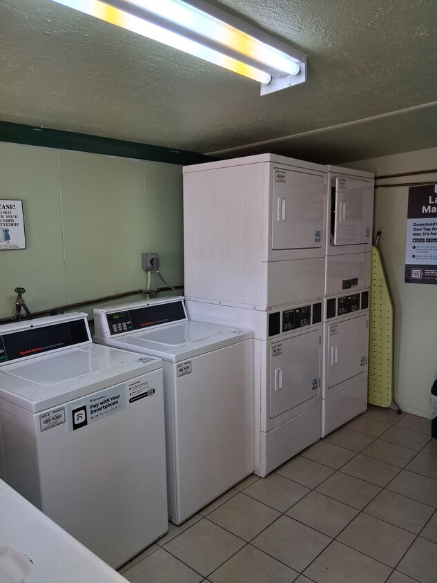 Building Photo - 275 N Saguaro Dr