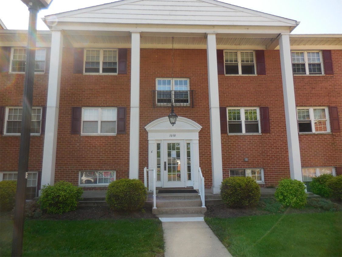 Primary Photo - 1030 Chesapeake Dr