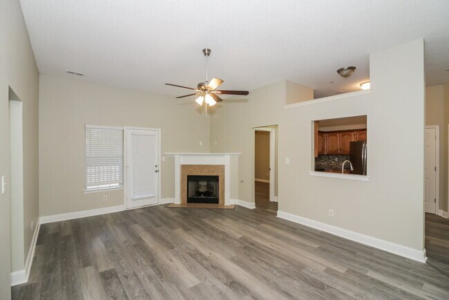 Foto del edificio - 8457 Regal Bend Dr