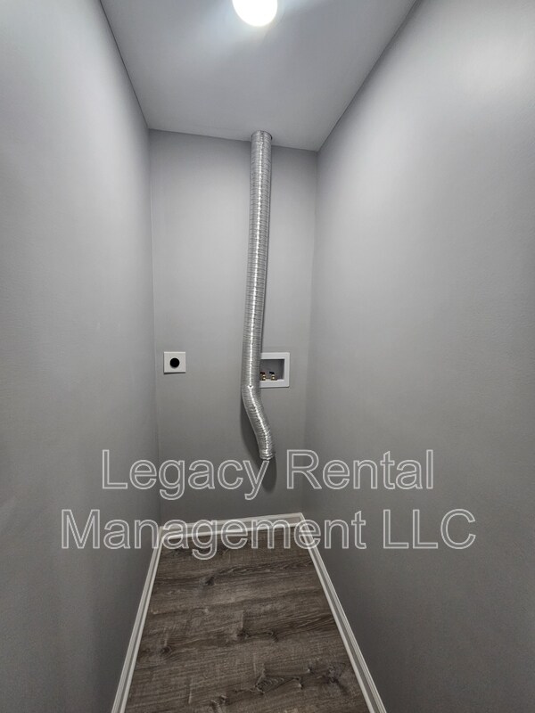Building Photo - 113 W Blaine St