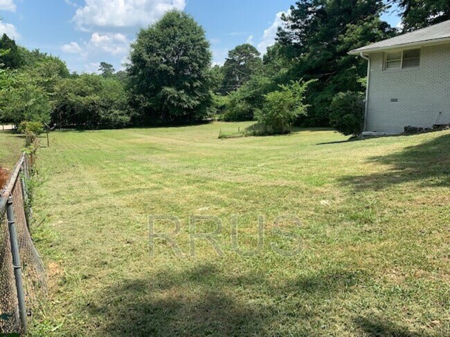 Building Photo - 6082 Wedgewood Dr SE