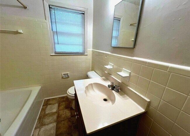 Foto del edificio - 5406 Birch Rd