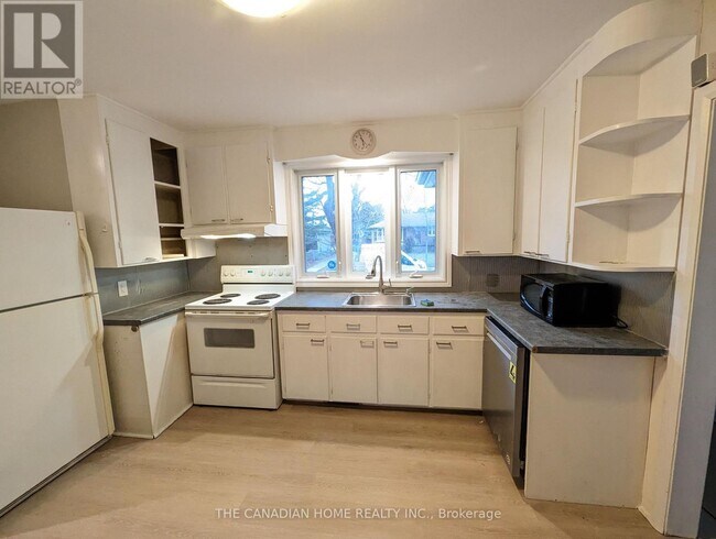 Building Photo - 60 Campbell Crescent