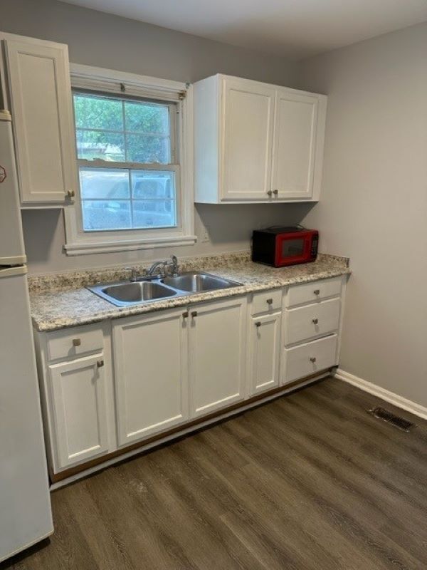 Foto del edificio - 64 Lakeside Dr