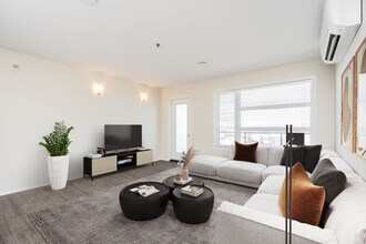 Building Photo - The Boardwalk