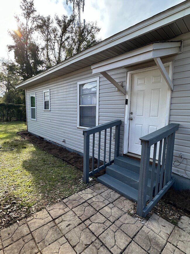 Building Photo - 215 N Carys Ln