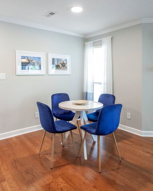 Un lugar soleado para tomar el café de la mañana. - 2518 Cranbrook Lane