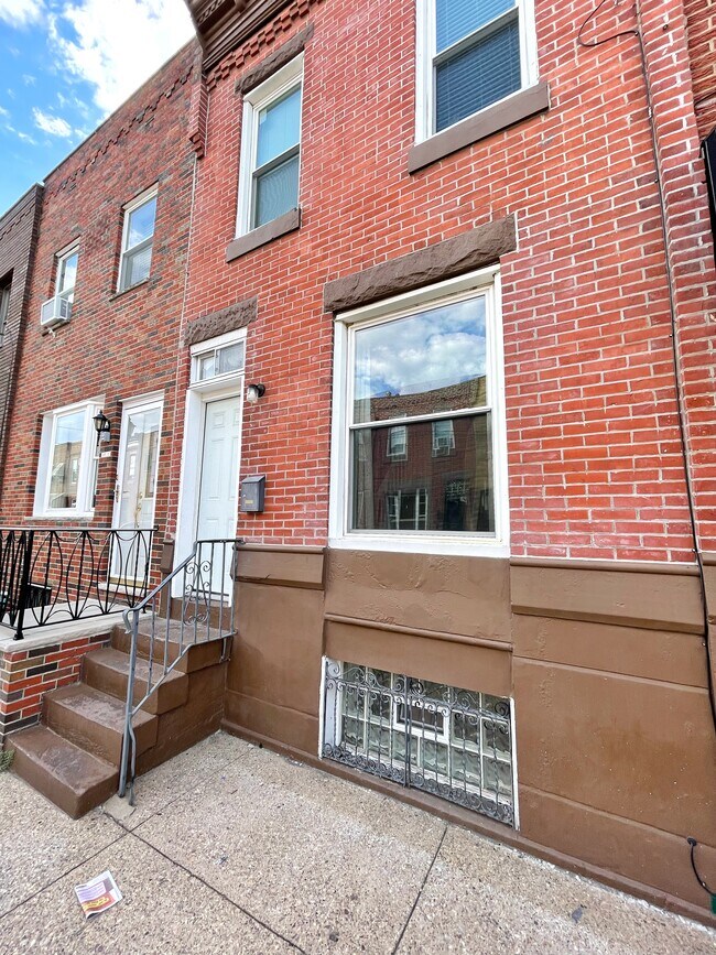 Building Photo - 2628 S Chadwick St