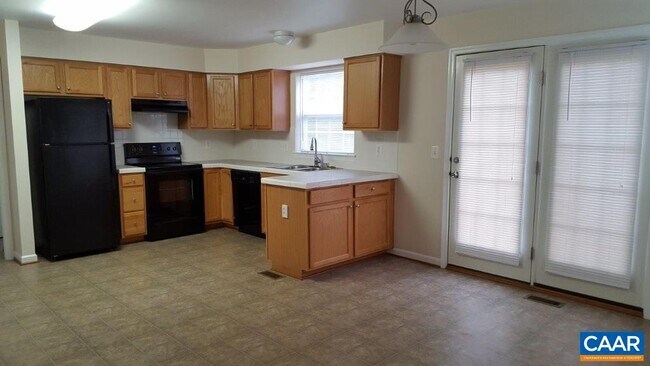 Foto del edificio - 706 Holly Hill Dr