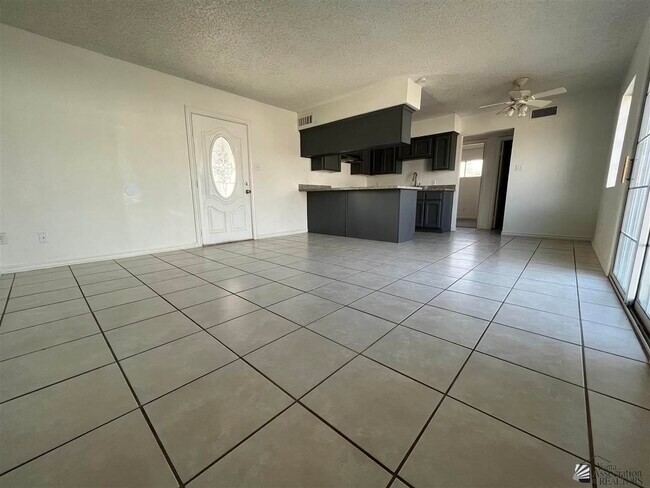 Foto del edificio - 2684 W 14th St