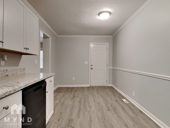 Building Photo - 2180 Rockdale Dr NW
