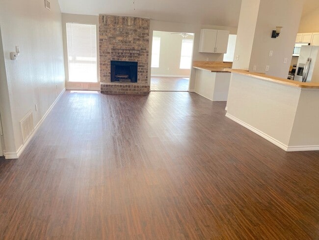 Foto del edificio - FOR SALE or RENT