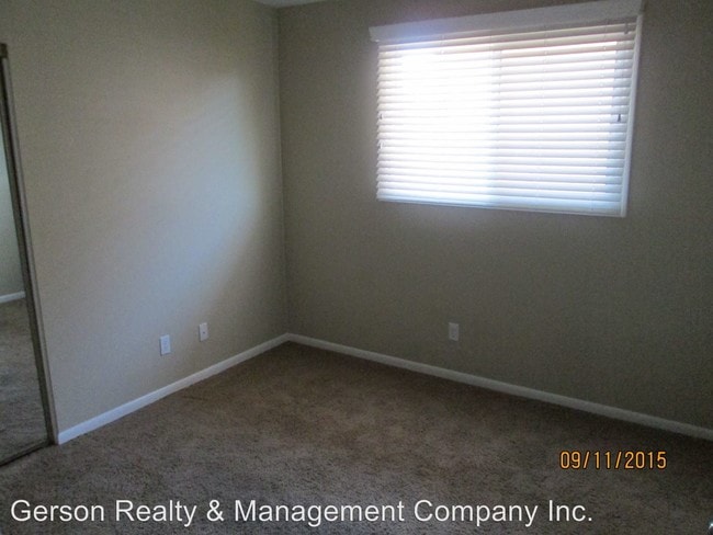 Building Photo - 3 br, 1.5 bath House - 1150 E. Alameda Dr.