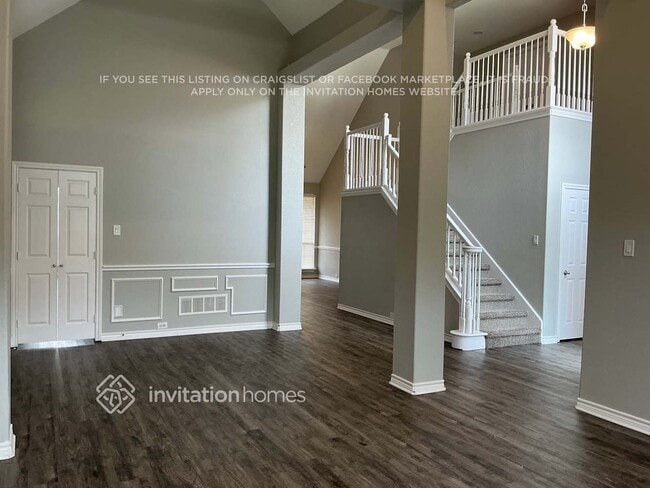Building Photo - 2121 London Dr
