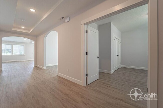 Foto del edificio - 2001 SE 13th St