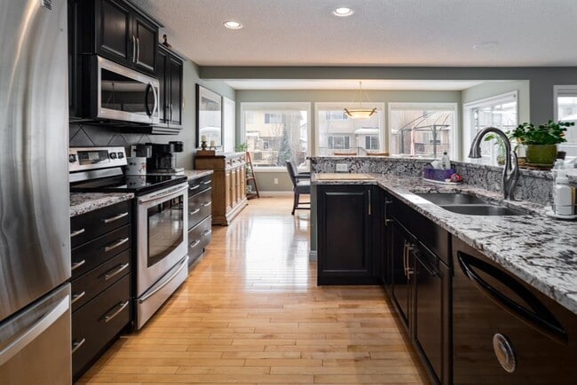 Building Photo - 420 Everbrook Dr SW