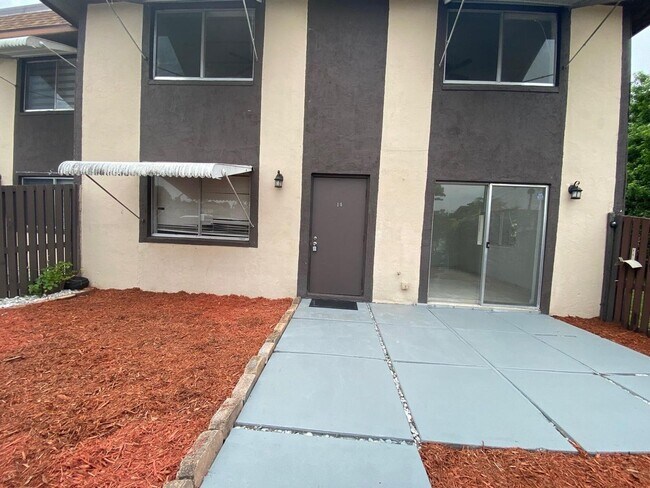 Photo - 2130 Sherwood Forest Blvd Apartment