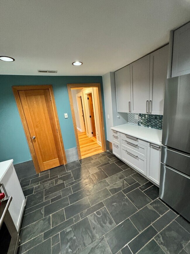 Foto del edificio - Eclectic Portland Home with Modern Touches...