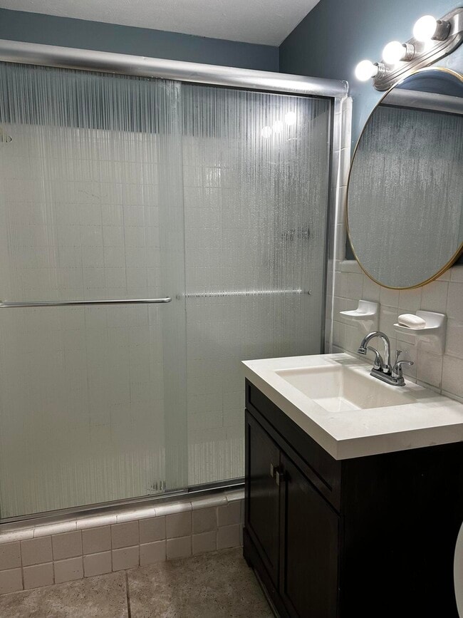 Building Photo - 336 N Gray Ave