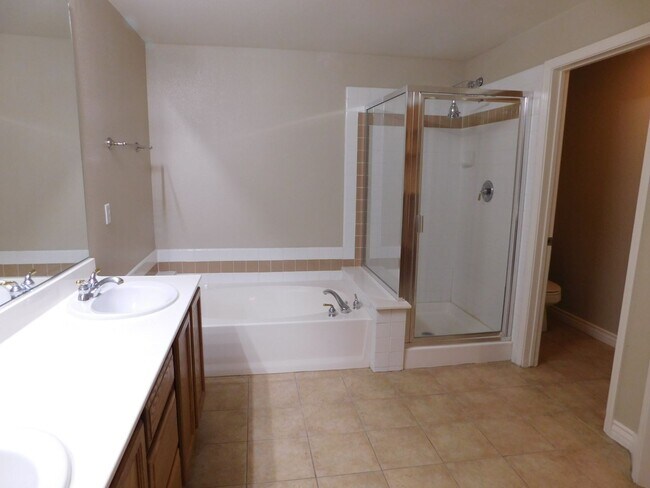 Building Photo - SUMMERLIN CONDO*COMMUNITY AMENITIES-POOL-S...