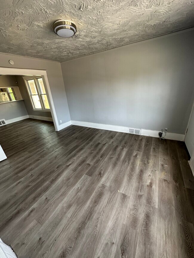 Living Room - 1101 Ashland St