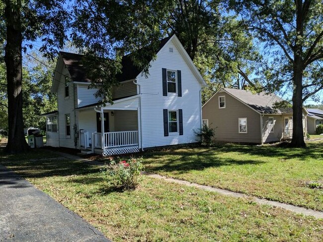 Building Photo - Fantastic remodel on a great lot!