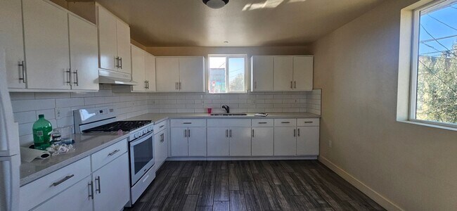 Foto del edificio - FOR RENT! 3 BED 2BATH 1,250 SF FOR ONLY $3,000,2024YEAR NEW BUILT