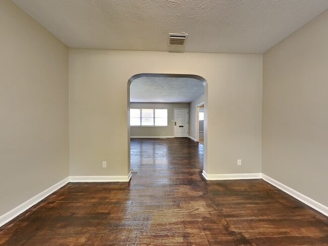 Building Photo - 1332 Arlingwood Ave