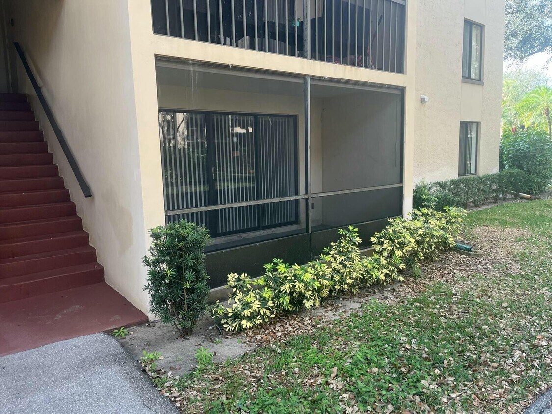 Primary Photo - 209 Foxtail Dr
