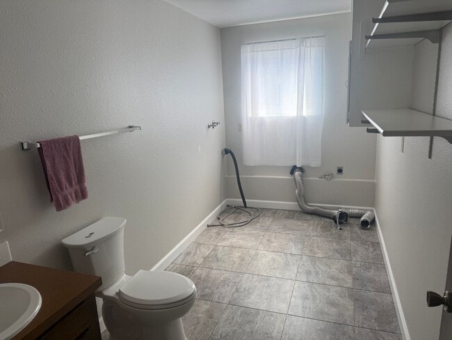 Foto del edificio - 3 Bed 2.5 Bath Large house