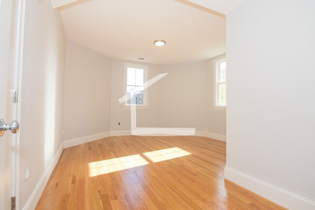 Foto del edificio - Fantastic 4-bed/2-bath in Brighton for 9/1
