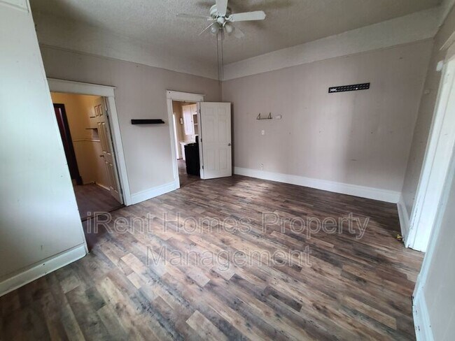Foto del edificio - 319 W Ave B