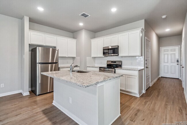 Foto del edificio - Luxury Townhome in Abbott Run!
