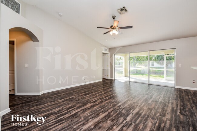 Foto del edificio - 218 Manatee St