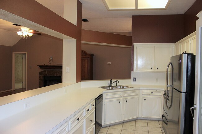 Building Photo - 312 Scenic Brook St