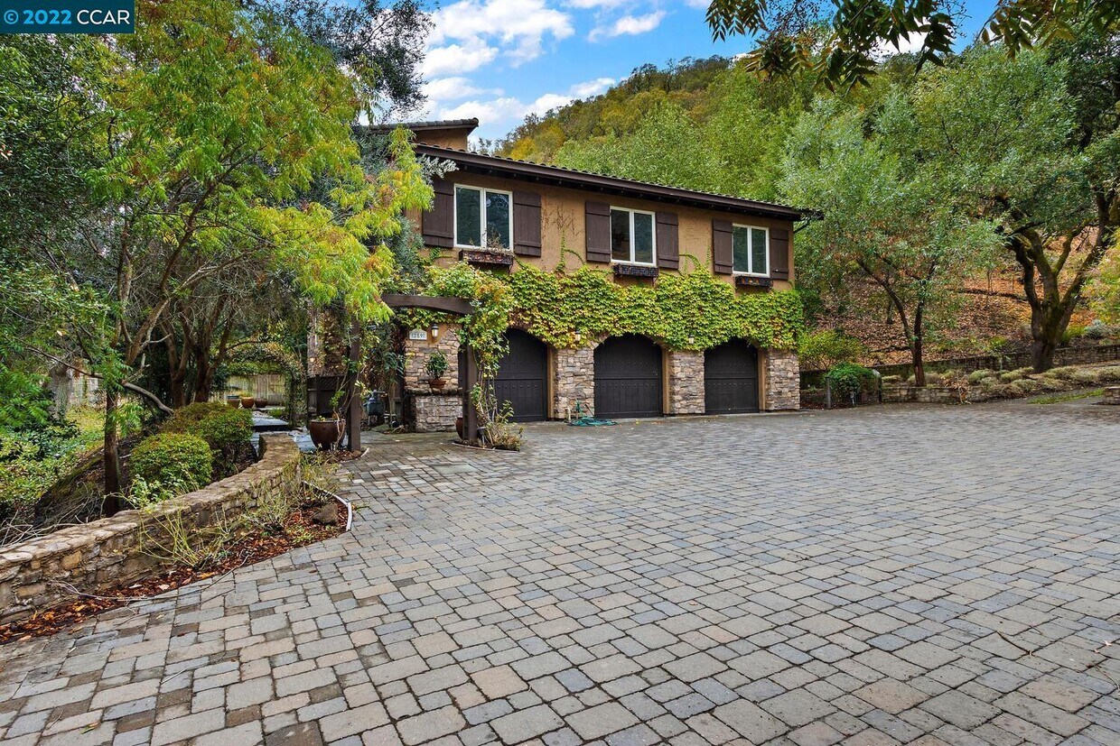 Primary Photo - 289 Castle Hill Ranch Rd