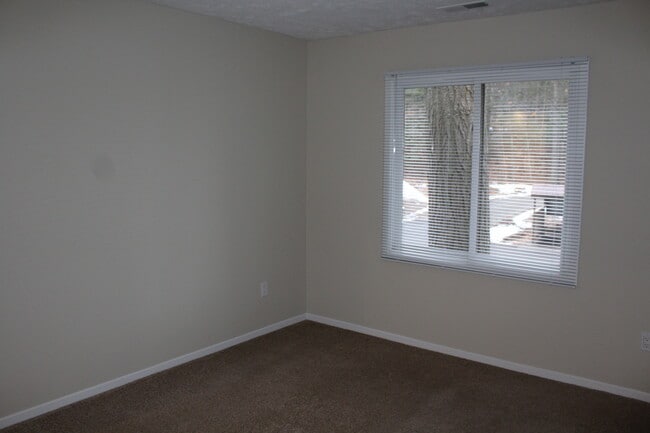 Building Photo - Lake Pointe Village