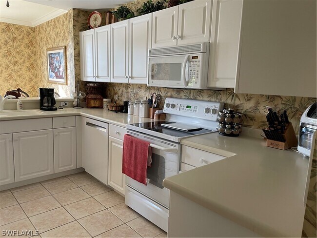Foto del edificio - 3555 Laurel Greens Ln N