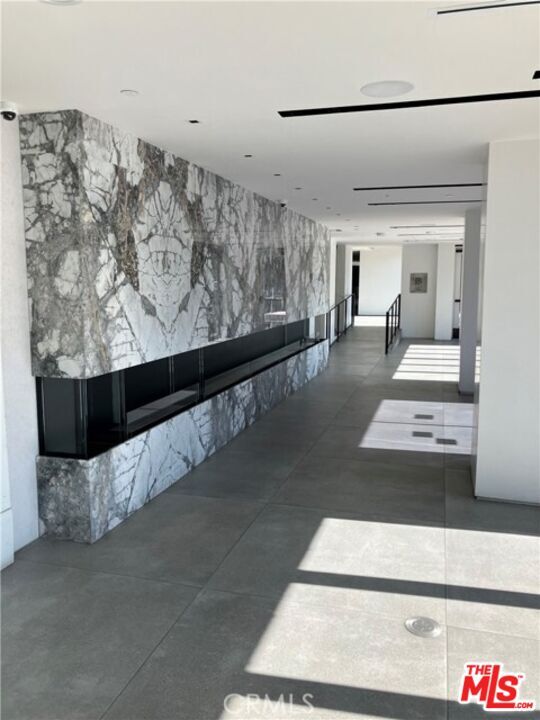 Building Photo - 8811 Burton Wy