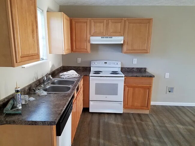 Building Photo - 605 Privet Dr