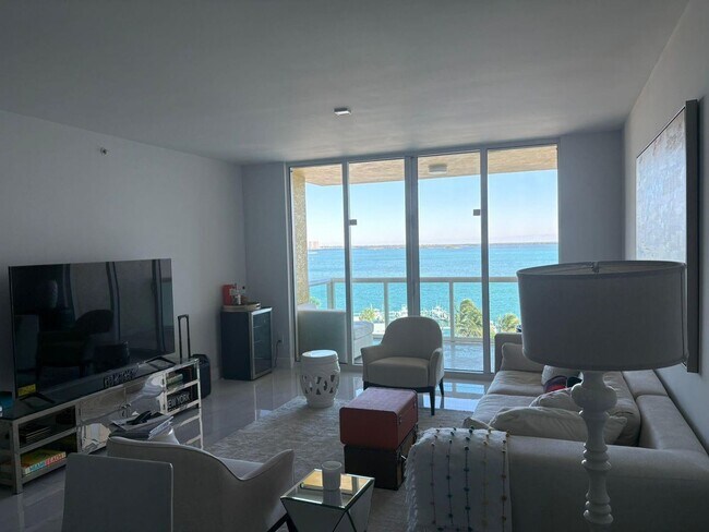 Foto del edificio - 2650 Lake Shore Dr