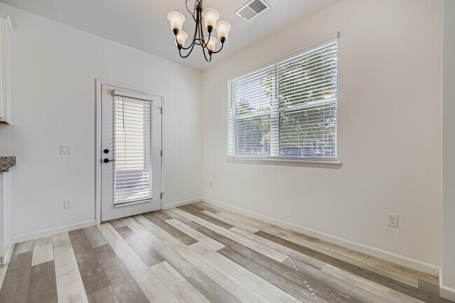 Foto del edificio - 4644 Copeland Loop