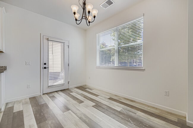 Foto del edificio - 4644 Copeland Loop