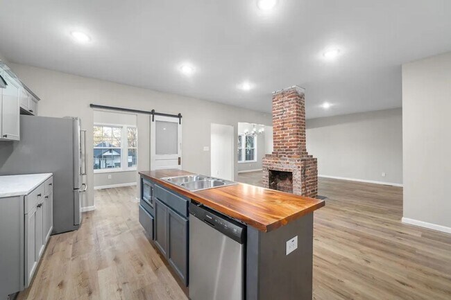 Foto del edificio - 828 Gracey Ave
