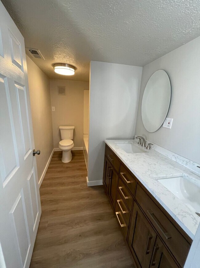 Foto del edificio - 1378 W Gentile St