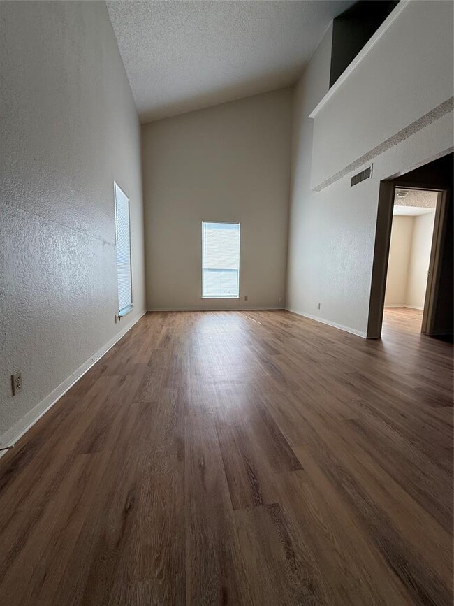 Building Photo - 8204 Hood Cir