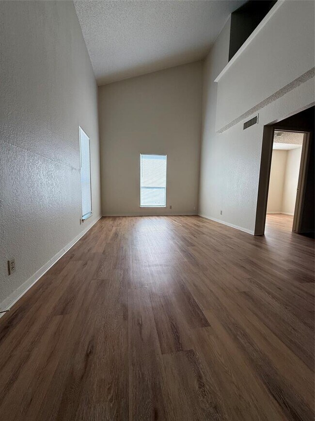 Foto del edificio - 8204 Hood Cir