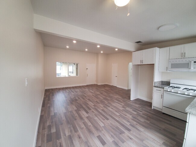 Foto del edificio - 15480 Moorpark St